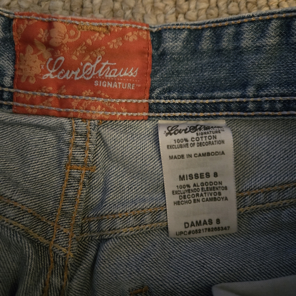 Levi's Light Blue Relaxed Jean Capris with Floral Embroidery - Picture 5 of 9